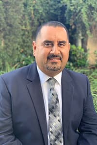 Oscar Velasco headshot